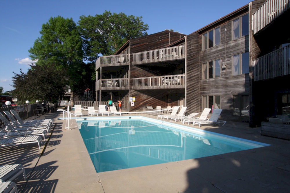 Hôtel West Oaks à Arnolds Park Extérieur photo