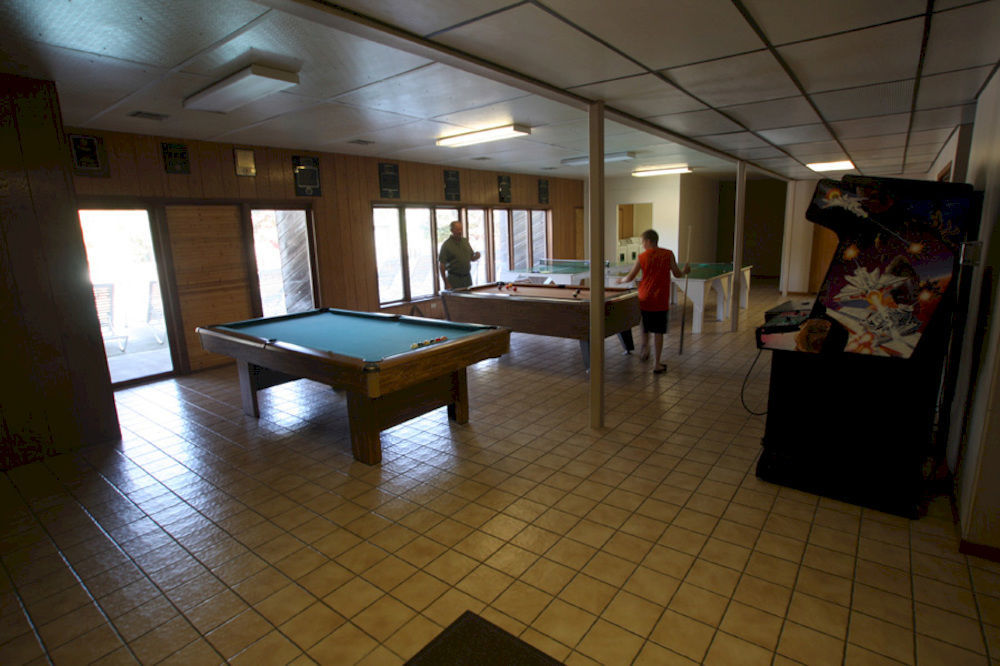 Hôtel West Oaks à Arnolds Park Extérieur photo